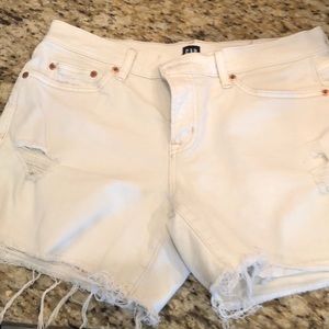 ****SOLD**********Gap Denim distress 5’ shorts size 29
